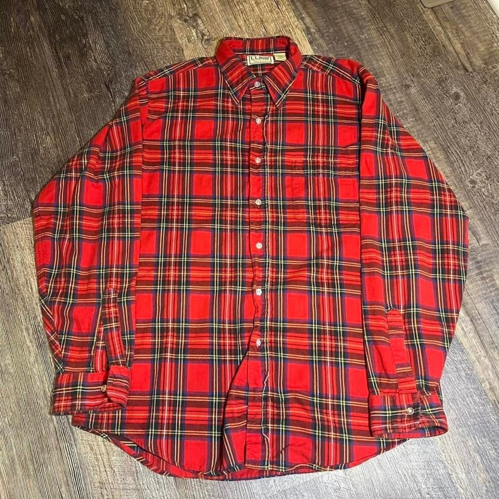 Vintage 1990s L.L. Bean plaid flannel button up shirt  Size large